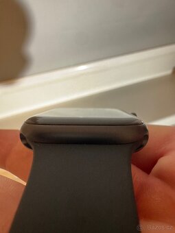 Apple Watch SE 1. Generace 44mm - 8