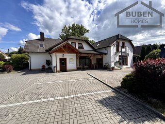 Penzion se skladem, dvougaráží, dětským hřištěm a parkovací - 8