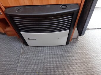 KARAVAN Burstner 460 - TOP STAV - 1. majitel - 8