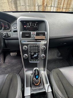 Volvo XC60 D5 R-Design - 8