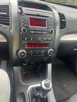 Kia Sorento 2.2 crdi manuál 119 tis km - 8