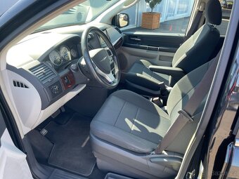 Chrysler Grand Voyager, 2.8D, ČR-1.maj, 7 míst, tažné, DPH - 8