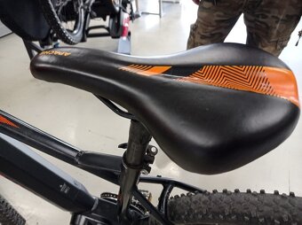 Prodám elektrokolo APACHE TUWAN MX-I 19" velmi dobrý stav - 8