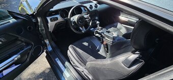 Ford Mustang 3.7 - 8