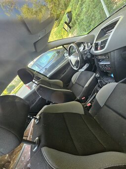 Peugeot 207 - 8