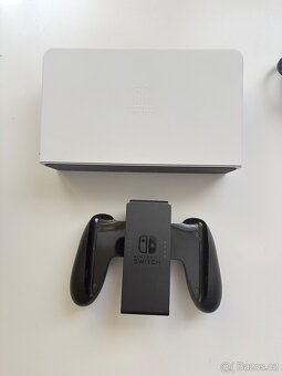 Nintendo Switch OLED v bile barvě - 8