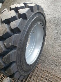 Kola smykový nakladač UNC - Locust - Novotný - 8