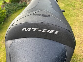 YAMAHA MT 09 2/2016 KOUPENA NOVÁ V ČR PO SERVISE - 8