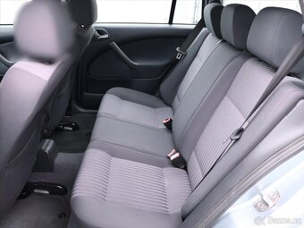 Škoda Octavia 1,9 TDI 74kW Aut.klima 4x4 Tažné (2003) - 8