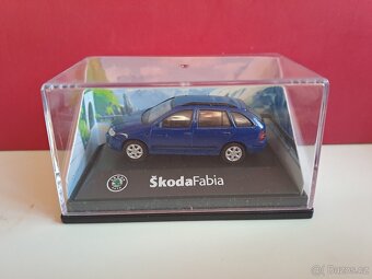 Modely Hongwell, 1:72, sbírka 11 modelů aut a 9 boxů se stoj - 8