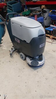 Podlahový mycí stroj Nilfisk BA 451 - 8