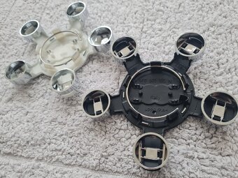 Stredové krytky - pukličky kolies AUDI. - 8