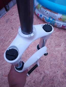 Odpružená vidlice SR Suntour XCT, 26" - 8