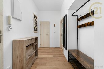 Prodej prostorného bytu 3+kk (94 m²) po rekonstrukci – Pa... - 8