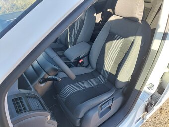 Volkswagen Touran 2.0 tdi, 103 kW, 7 míst, 05/2009 - 8