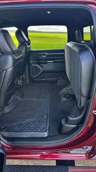 RAM 1500 Laramie 5.7 HEMI eTorque – 2023 | Luxusní výbava - 8
