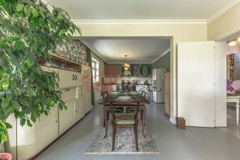 Prodej honosné vily v anglickém stylu + 2 stavební parcely - 8