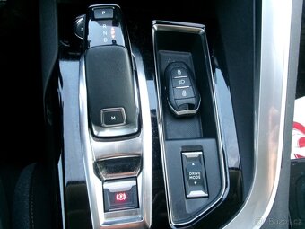PEUGEOT 3008 1,2 PureTech AUTOMAT 1.MAJITEL 27000km - 8