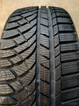 4ks NOVE 225/40/19 Kumho - 8