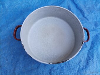 Smaltovaný červenohnědý hrnec, průměr 30 cm - 8