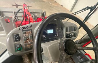 KLOUBOVÝ NAKLADAČ VOLVO L30G - 8