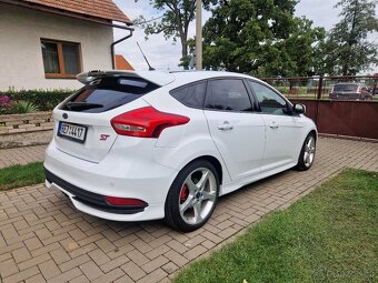 FORD FOCUS ST - 8