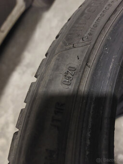 215/45 R18 93V Goodyear UG Performance zimní 4ks - 8