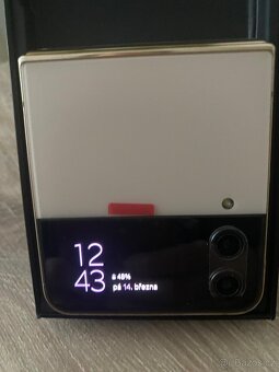 Samsung Galaxy Flip 4 256GB - 8