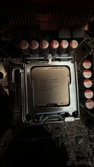 ASUS P5E3 + Intel Core 2 Quad Q9300 (4C/4T) - 8