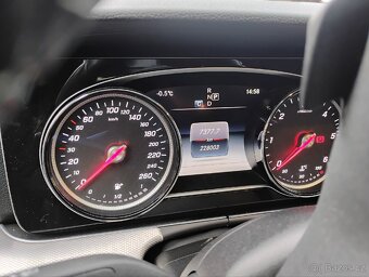 Mercedes Benz e class 220D - 8