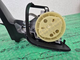 pouzdro pravého vnějšího zrcátka manuálně nastavitelné VW Go - 8