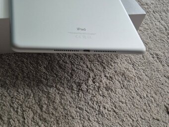 Apple iPad 6. generace 32 Cellular - 8