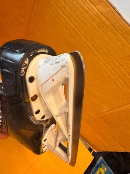 BRANKÁŘSKÉ BRUSLE BAUER SUPREME 2S PRO, vel. 44,5/9D - 8