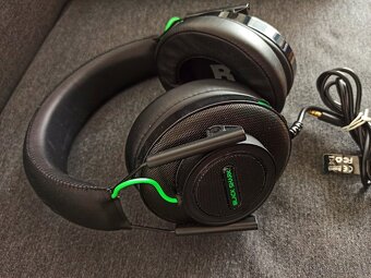 Prodám herní konzoli Xbox Series S s 500GB diskem a přísluše - 8