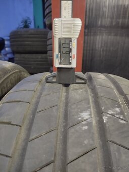 Bridgestone 235/45 R18 - 8