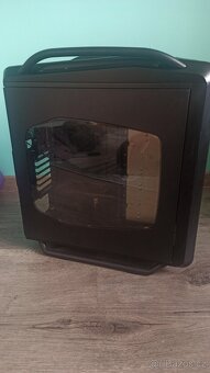 Počítačová herní skříň (PC case) - 8