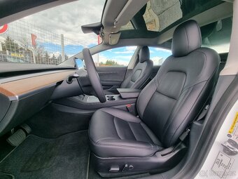 Tesla Model 3 Long Range 82kWh 4x4 366 kW za 599.900 Kč - 8