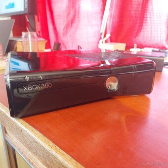 XBOX 360 S 4 GB - 8
