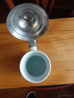 Pěkný starý, porcelánový korbel s průsvitkou na dně - 8