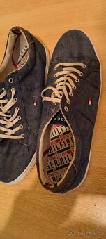 Tommy Hilfiger - 8