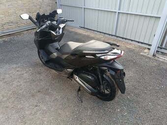 Honda Forza 125i rv. 2018 CZ doklady v ceně černá 2 - 8