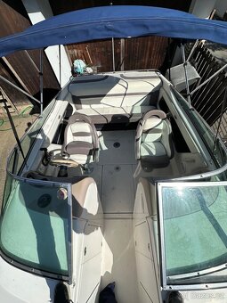 Motorovy clun Chaparral 24 Bowrider - 8