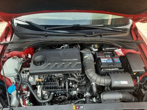 Hyundai  i30 kombi 1,4i 103kwr.v 2018 naj 44t benzín - 8