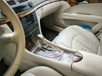 Mercedes Benz E320 - 8