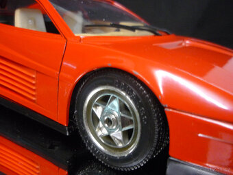 Ferrari Testarossa 1984 Bburago 1/18 - 8