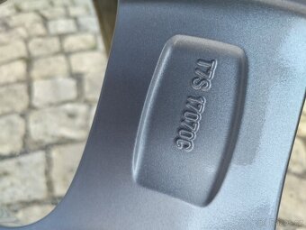 HONDA HR-V zimni alu. komplet 5x114,3 + 215/55/17 - 8