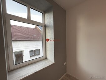 K pronájmu prostorný byt 2+1 s terasou, Hořice, ul. Sladkovs - 8