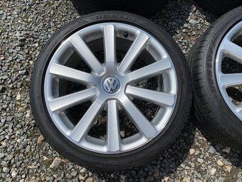 Alu orig letni sada VW Omanyt 5x112 7,5J ET49 225/40 R18 - 8