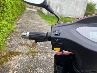Elektrický invalidní tříkolový skútr pro seniory - 8
