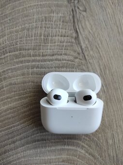 bezdrátové sluchátka Apple (3.generace) s Lightning nabíjec - 8